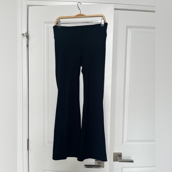 Gap Body flared yoga pants size medium item 07-29 - Picture 2 of 6